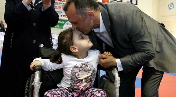 Karate Federasyonu&#039;ndan engellilere yardım