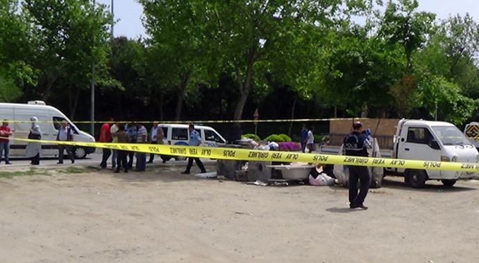 Lisenin önünde pompalı tüfekli kavga Lisenin önünde pompalı tüfekli kavga