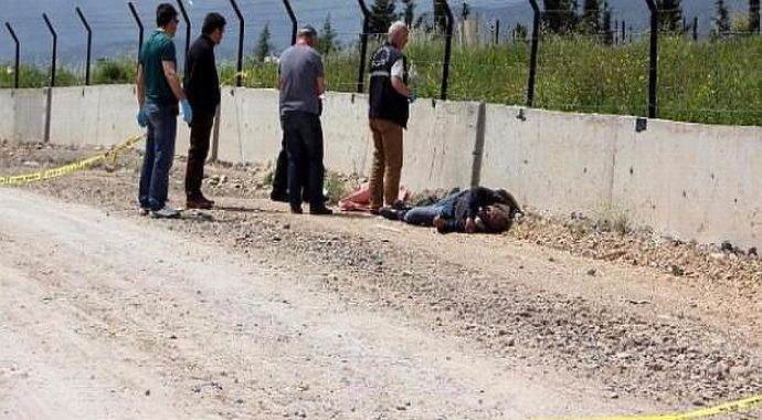 Mezarlık yolunda ölü bulundu