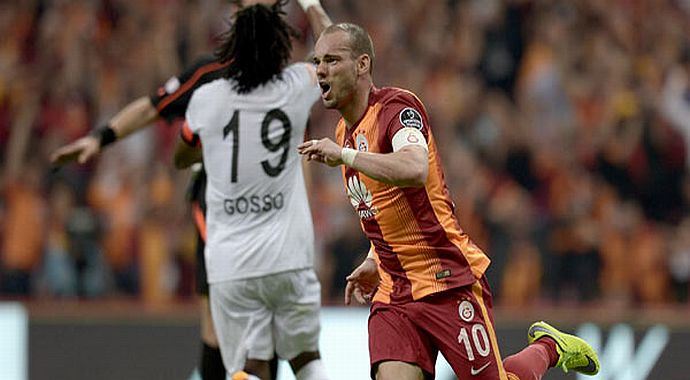 Sneijder'den rakiplere ince gönderme! Sneijder'den rakiplere ince gönderme!