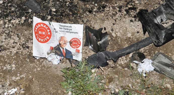 CHP seçim minibüsü kaza yaptı: 1 ölü CHP seçim minibüsü kaza yaptı: 1 ölü