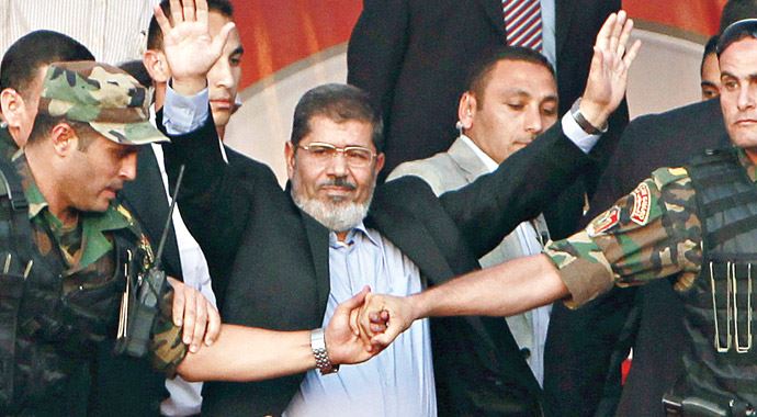 Sisi yarıgısı, seçilmiş ilk Cumhurbaşkanı'na da acımadı Sisi yarıgısı, seçilmiş ilk Cumhurbaşkanı'na da acımadı