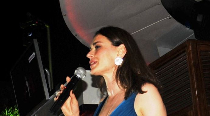 Ayşe Hatun Önal Bodrum'u salladı Ayşe Hatun Önal Bodrum'u salladı