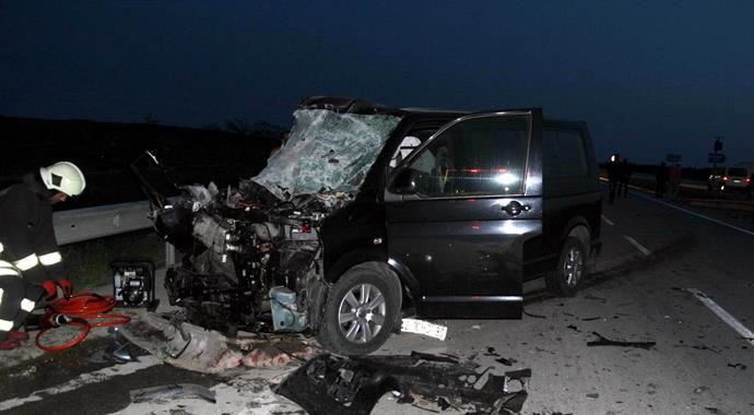 Konya'da feci kaza, 1 ölü 6 da yaralı var Konya'da feci kaza, 1 ölü 6 da yaralı var