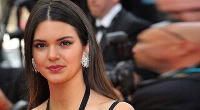 Kardeş Kardashian'dan 'Merhaba Türkiye' mesajı Kardeş Kardashian'dan 'Merhaba Türkiye' mesajı