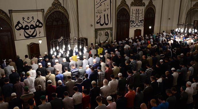 Gençler sabah namazında buluşuyor Gençler sabah namazında buluşuyor