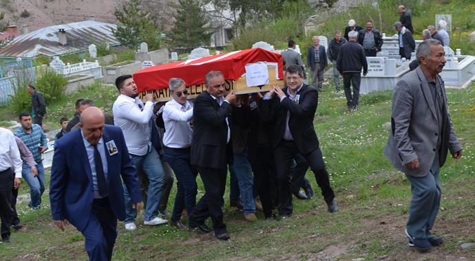 Oktay Ekşi'nin eşi Ordu'da defnedildi! Oktay Ekşi'nin eşi Ordu'da defnedildi!
