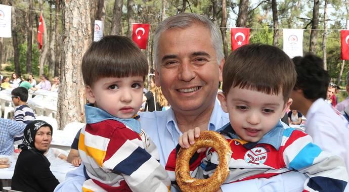 Başkan Zolan acı haberi piknikte aldı