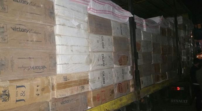 Bitlis&#039;te dev kaçakçılık operasyonu! Tam 462 bin paket...