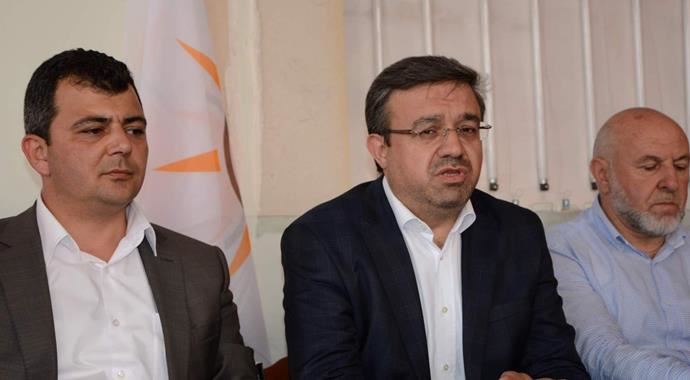 Afyonkarahisar'da AK Parti seçim bürosuna çirkin saldırı Afyonkarahisar'da AK Parti seçim bürosuna çirkin saldırı