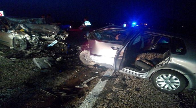 Aksaray'da facia gibi trafik kazası: 6 ölü Aksaray'da facia gibi trafik kazası: 6 ölü