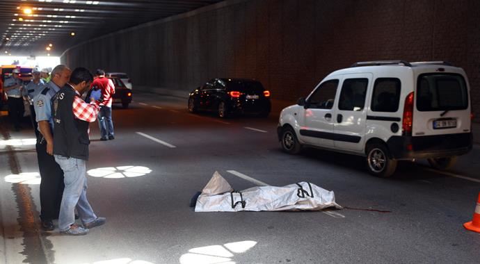 İstanbul'da korkunç kaza, 1 ölü var İstanbul'da korkunç kaza, 1 ölü var