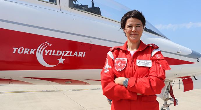 Akrobasi timinin ilk kadın pilotu 19 Mayıs'ta uçacak Akrobasi timinin ilk kadın pilotu 19 Mayıs'ta uçacak