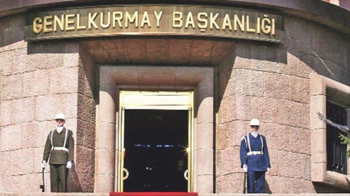 PKK, Hakkari'de askeri üsse saldırdı! PKK, Hakkari'de askeri üsse saldırdı!