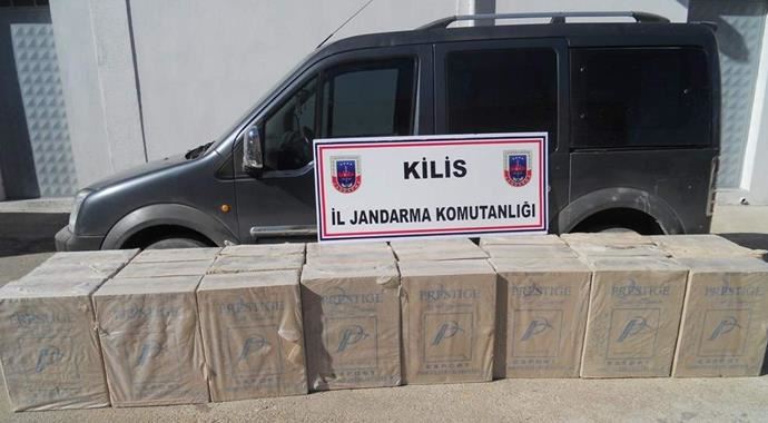 Kilis'te 59 kilo esrar ve çok sayıda kaçak sigara yakalandı
