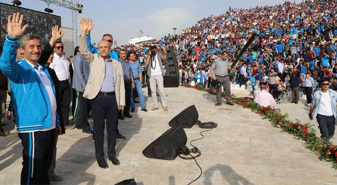 Türkiye'nin en büyük parkında aynı anda 50 bin kişi yürüdü Türkiye'nin en büyük parkında aynı anda 50 bin kişi yürüdü