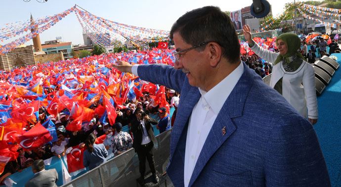 Ahmet Davutoğlu 'İki üç saatte nereden buldun suçluyu' Ahmet Davutoğlu 'İki üç saatte nereden buldun suçluyu'
