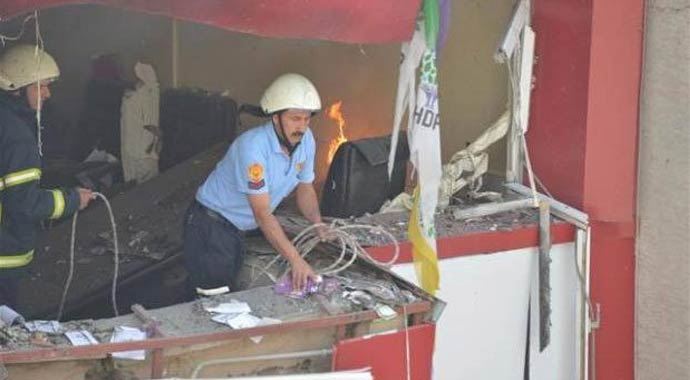 MHP&#039;li belediye HDP saldırıları nedeniyle Hande Yener konserini iptal etti