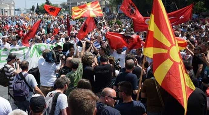 Protestoların ardından hükümete destek mitingi