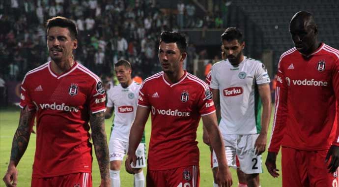 Beşiktaş&#039;a protestolu karşılama