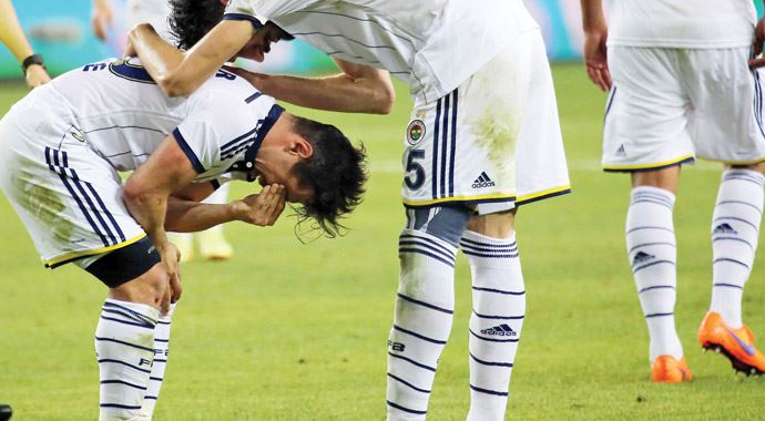 Emre Belözoğlu Mersin'deki manşete cevap verdi