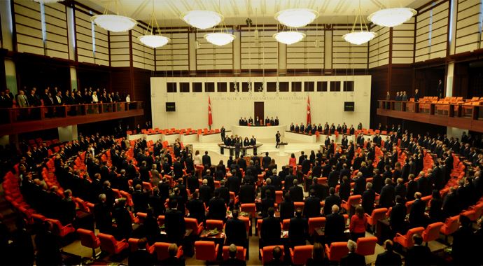 Haberi duyan eski vekiller Meclis'e koştu! Haberi duyan eski vekiller Meclis'e koştu!