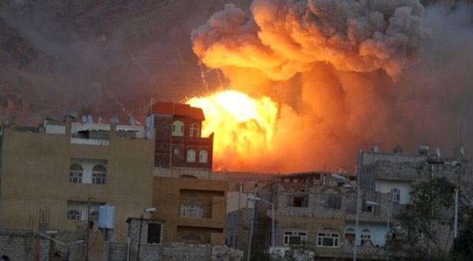 Yemen'de devrik Cumhurbaşkanı Salih'in oğlunun evi vuruldu Yemen'de devrik Cumhurbaşkanı Salih'in oğlunun evi vuruldu