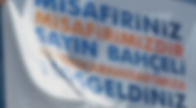 AK Parti&#039;den MHP mitingi öncesi sürpriz pankart