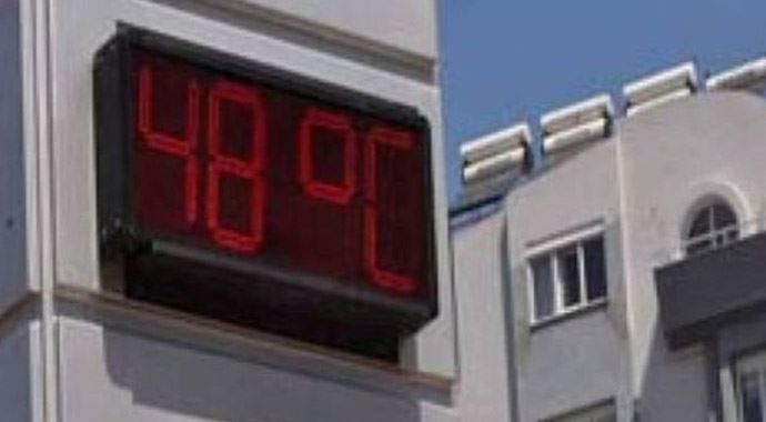 Adana'da termometre 48 dereceyi gösterdi Adana'da termometre 48 dereceyi gösterdi