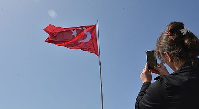 Şehit savcı anısına yaylaya dev Türk bayrağı Şehit savcı anısına yaylaya dev Türk bayrağı