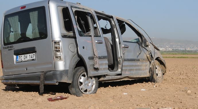 Cizre'de trafik kazası: 2 ölü 4 yaralı Cizre'de trafik kazası: 2 ölü 4 yaralı