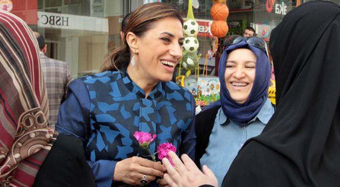 Kız öğrencilerden AK Partili adayı güldüren istek