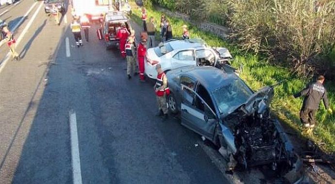 Kafa kafaya çarpıştılar: 2 ölü, 4 yaralı
