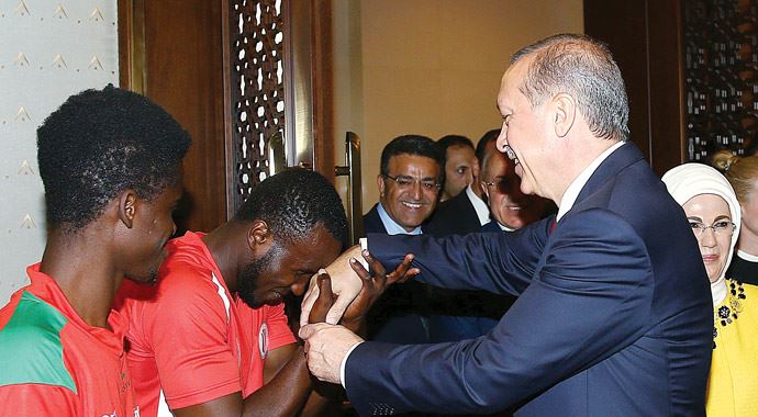 Devletin zirvesinden gençlere 19 Mayıs hediyesi Devletin zirvesinden gençlere 19 Mayıs hediyesi