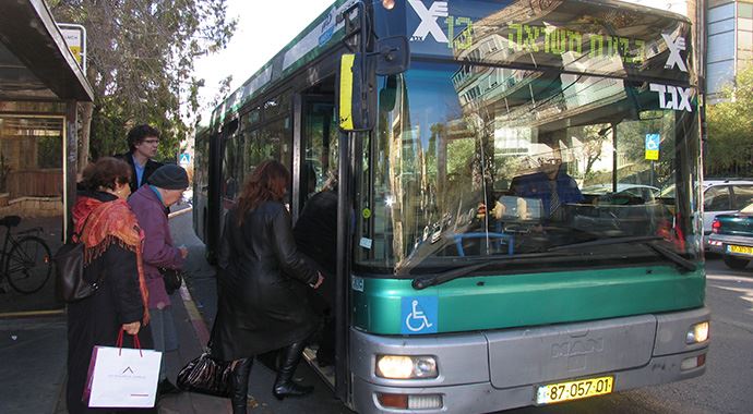 İsrail, otobüs kararını askıya aldı İsrail, otobüs kararını askıya aldı