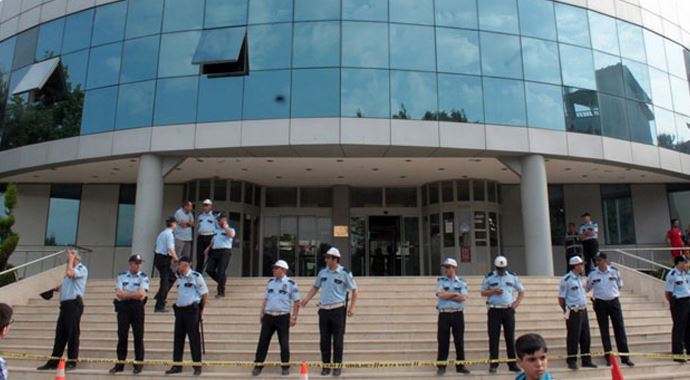 Gürsu Belediyesi&#039;nde saldırgan alarmı