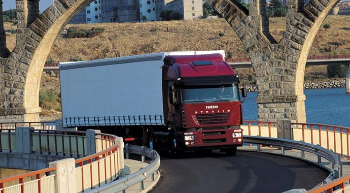 Kamyon şöförü &#039;in&#039;, simitçi &#039;out&#039;!