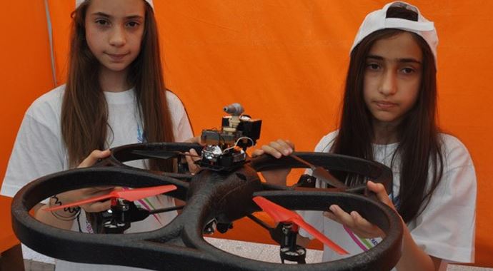 İmam Hatip öğrencileri mini "İHA" üretti İmam Hatip öğrencileri mini "İHA" üretti