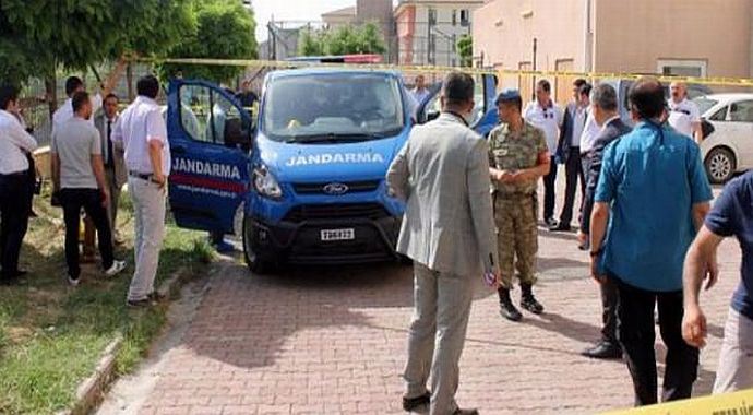 Asker, adliye bahçesinde intihar etti