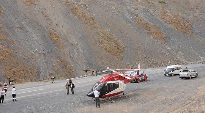Bakanlık helikopteri acil iniş yaptı Bakanlık helikopteri acil iniş yaptı