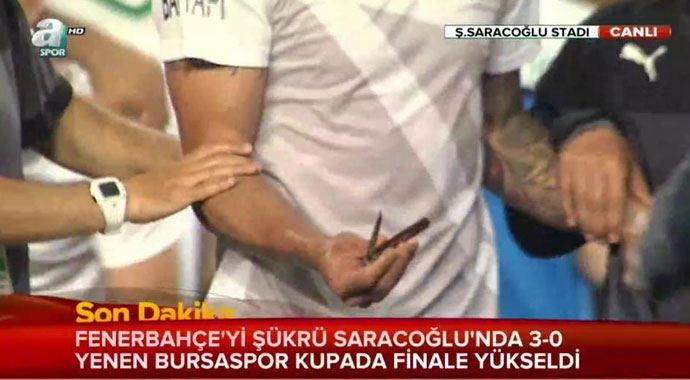 Bursasporlu futbolculara bıçak attılar! Bursasporlu futbolculara bıçak attılar!
