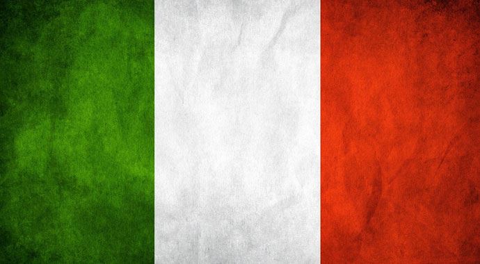 İtalya'da bayrak asma tartışması İtalya'da bayrak asma tartışması