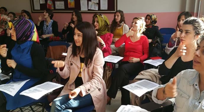 Halk eğitim merkezinde işaret dili eğitimi