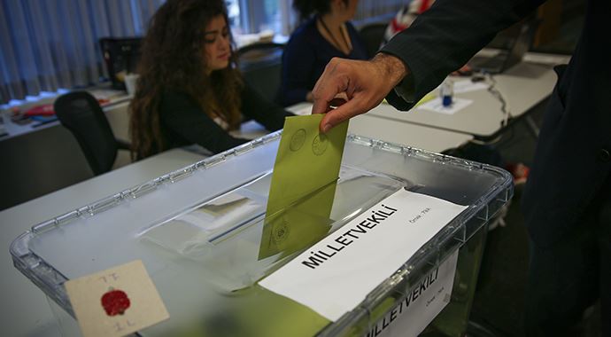 New York'ta 4 bin 122 seçmen oy kullandı New York'ta 4 bin 122 seçmen oy kullandı