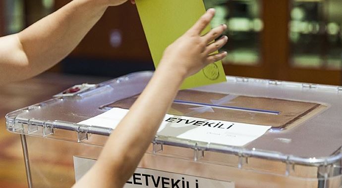 685 bin 158 Türk seçmen oy kullandı