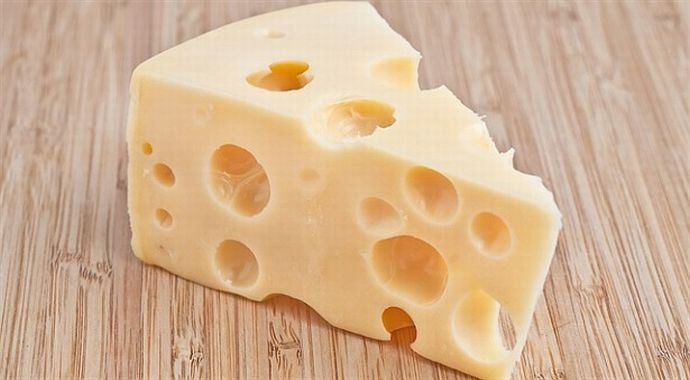Peynirlerdeki deliklerin sırrı çözüldü Peynirlerdeki deliklerin sırrı çözüldü