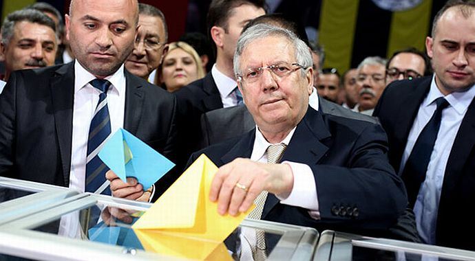 Aziz Yıldırım'dan İsmail Kartal patlaması! Aziz Yıldırım'dan İsmail Kartal patlaması!