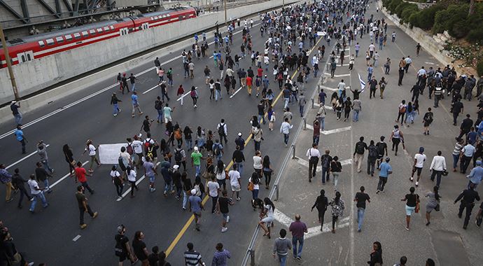 'İsrail iç savaşın eşiğinde' 'İsrail iç savaşın eşiğinde'