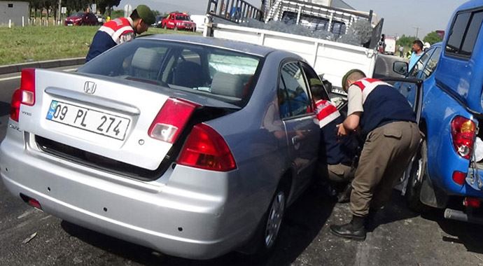 Aydın'da zincirleme trafik kazası, 6 yaralı Aydın'da zincirleme trafik kazası, 6 yaralı