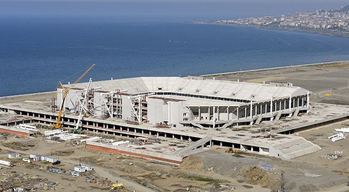 Trabzonspor'un stat inşaatında sıra çatıya geldi Trabzonspor'un stat inşaatında sıra çatıya geldi